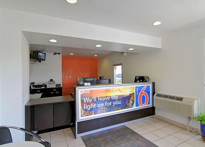 Hotel 6 Old Town Fashion Square Scottsdale