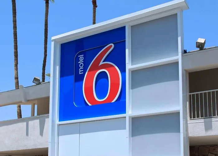 Hotel 6 Old Town Fashion Square 3*