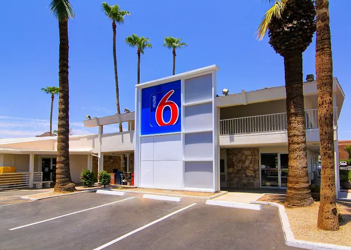 6 Old Town Fashion Square 3*