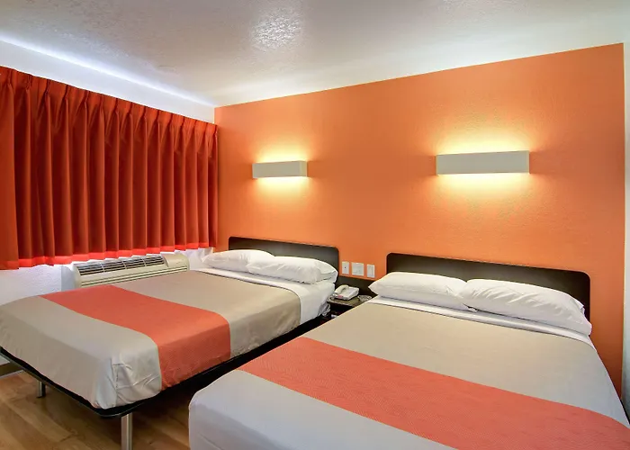 6 Old Town Fashion Square Hotel Scottsdale