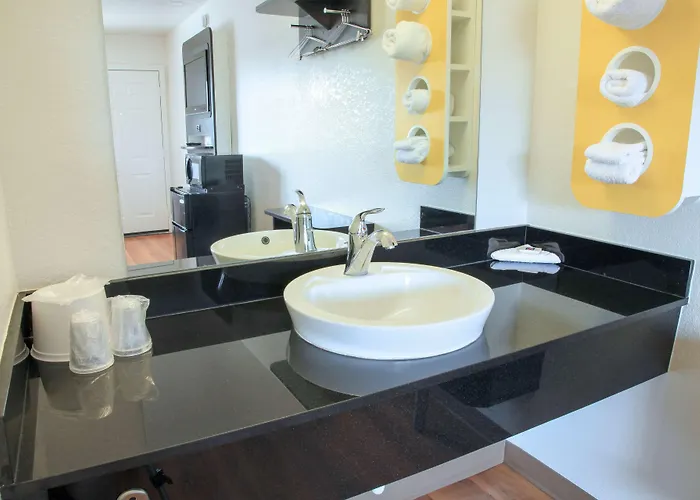 Hotel 6 Old Town Fashion Square 3*