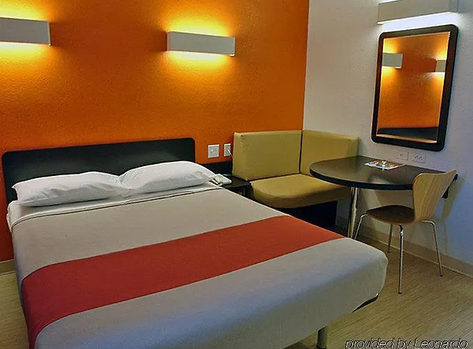 Hotel 6 Old Town Fashion Square Scottsdale