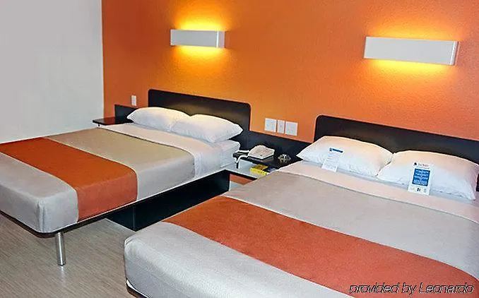 Hotel 6 Old Town Fashion Square