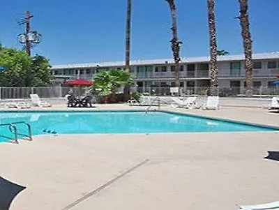 Hotel 6 Old Town Fashion Square Scottsdale